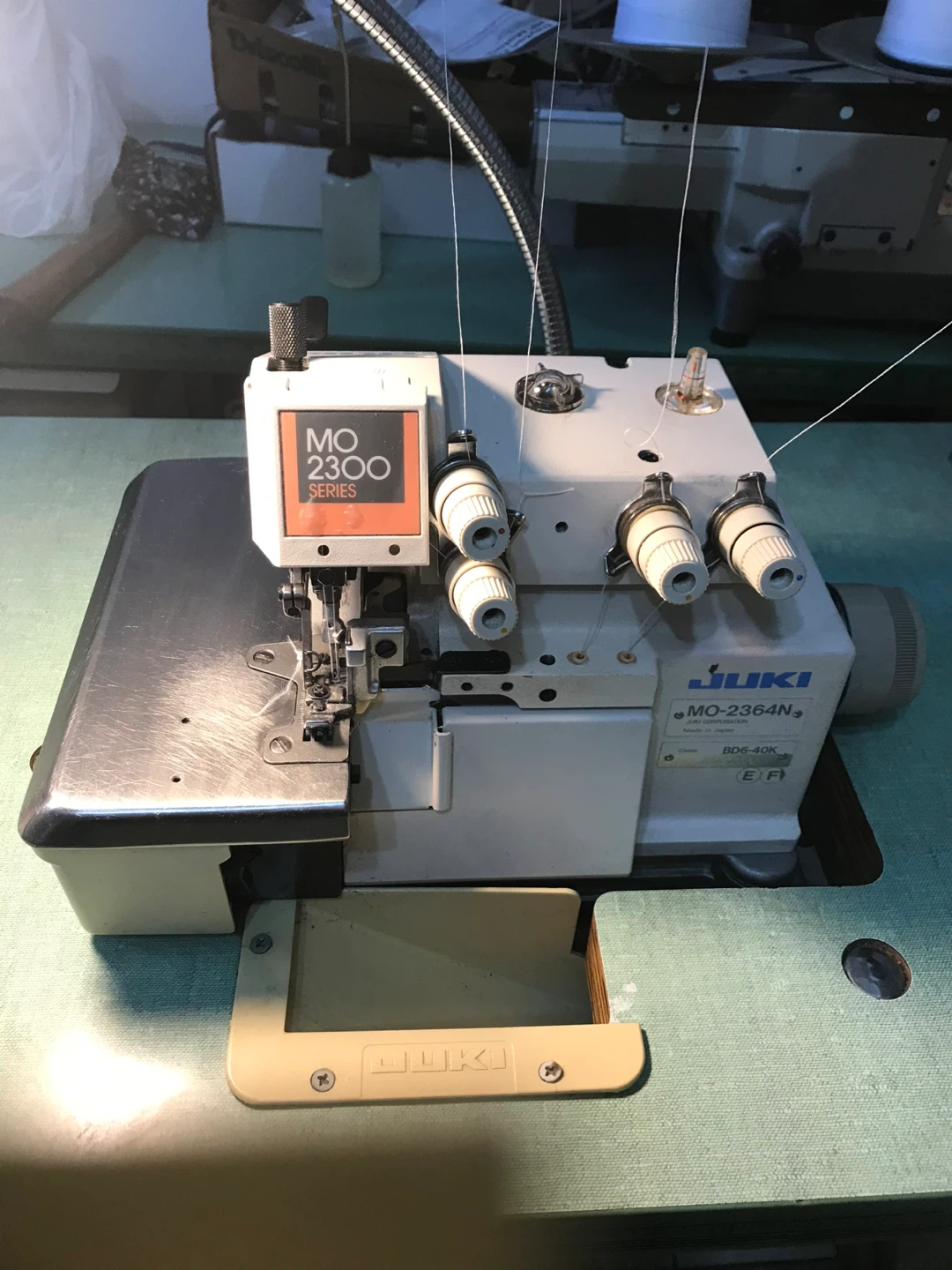 JUKI MO-2300 Series MO-2364N Serger Sewing Machine - photo 5
