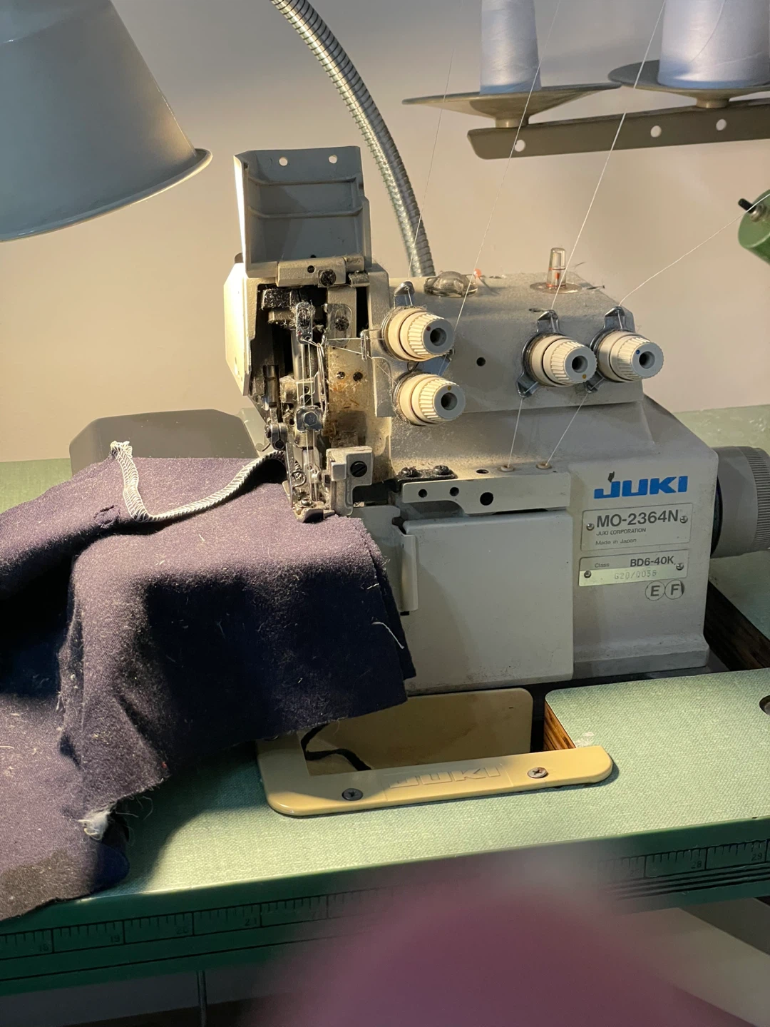 JUKI MO-2300 Series MO-2364N Serger Sewing Machine - photo 3