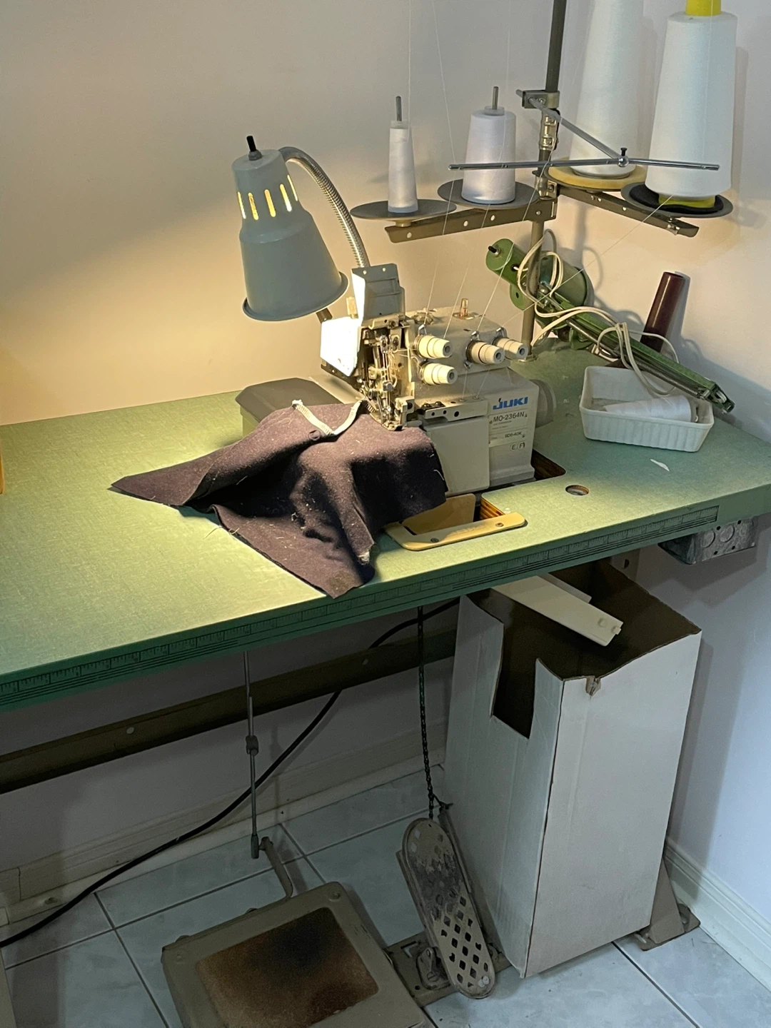 JUKI MO-2300 Series MO-2364N Serger Sewing Machine