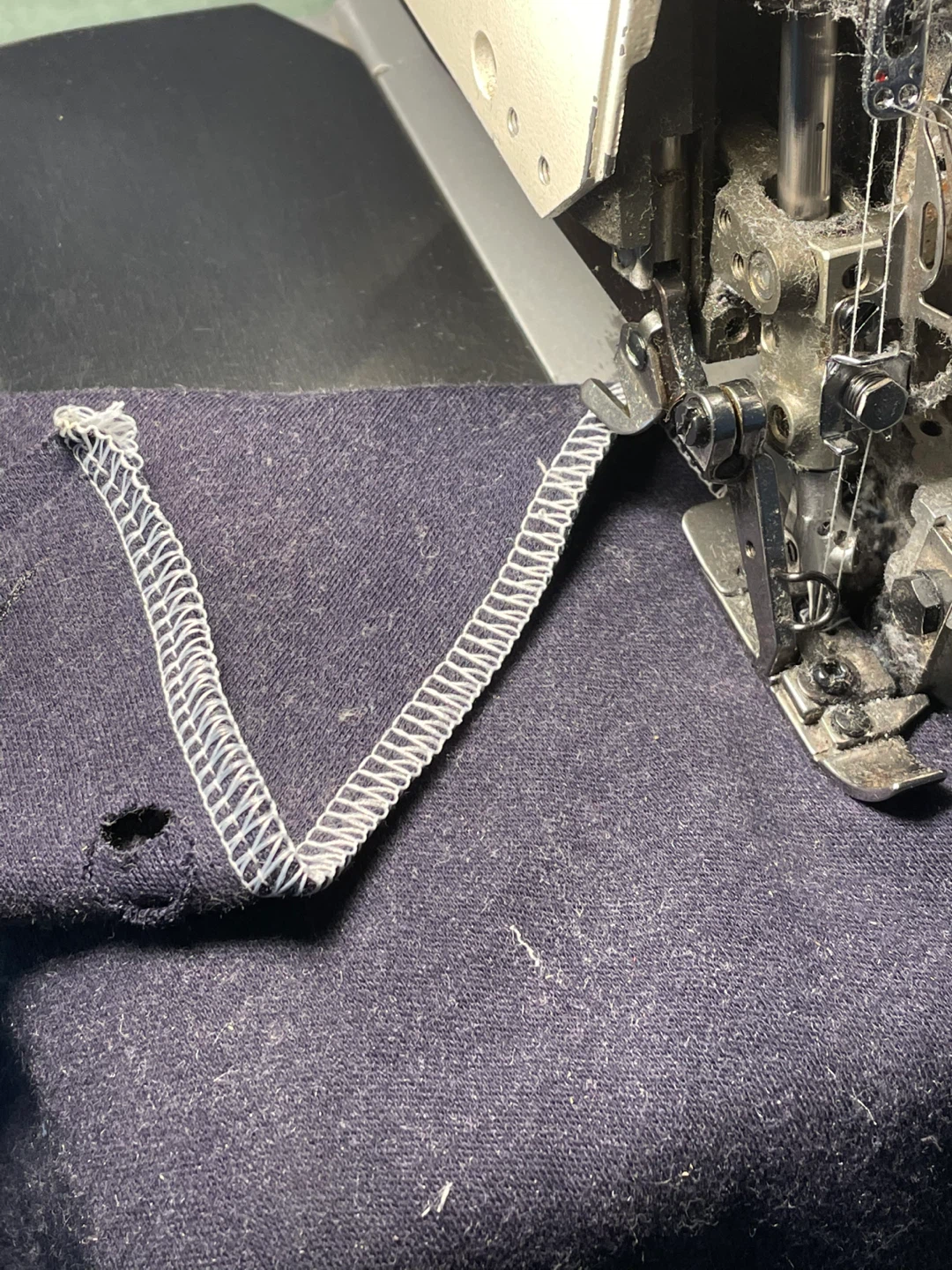 JUKI MO-2300 Series MO-2364N Serger Sewing Machine - photo 2