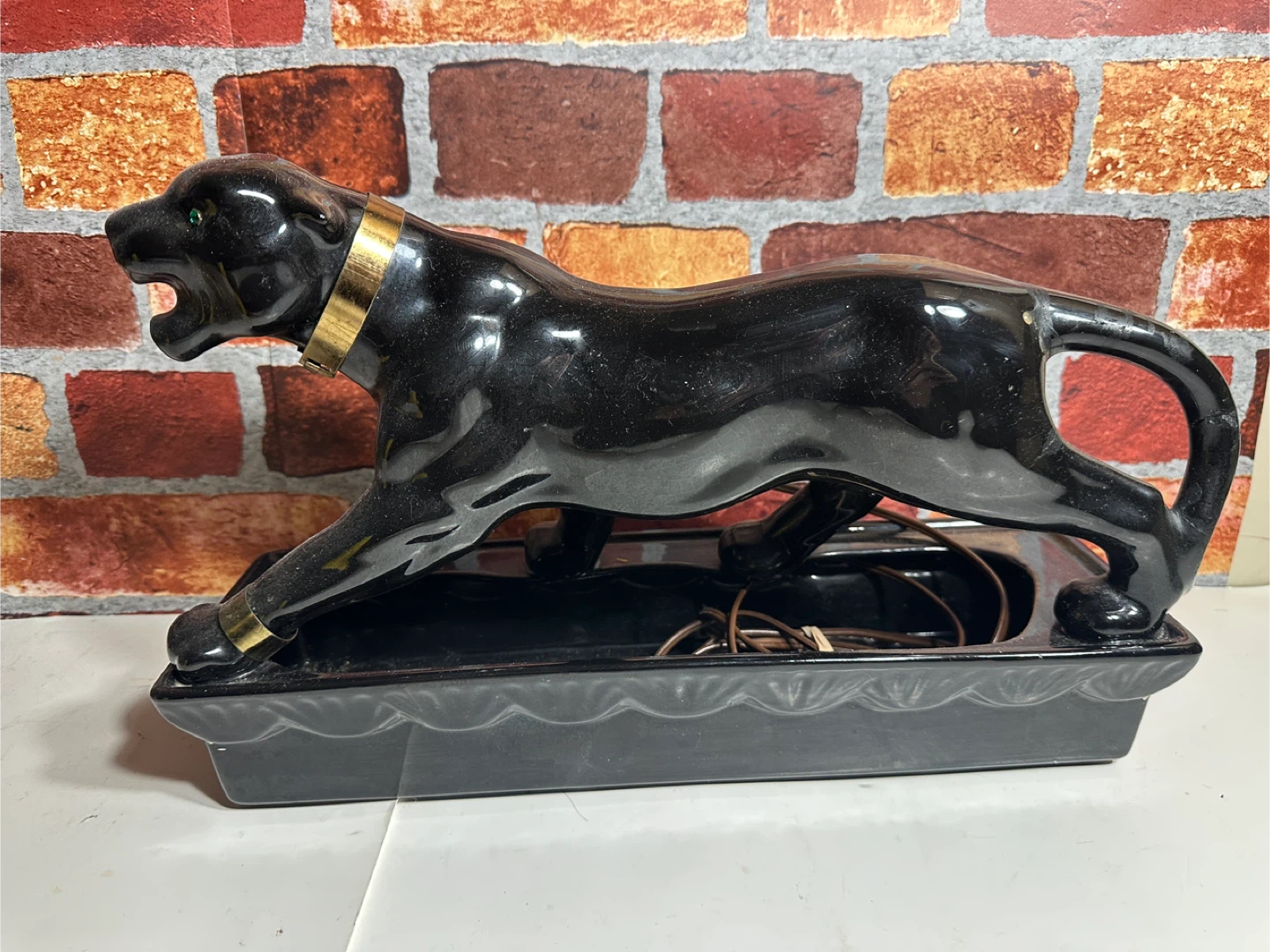 Black Panther Ceramic Table Lamp with Green Gemstone Eyes