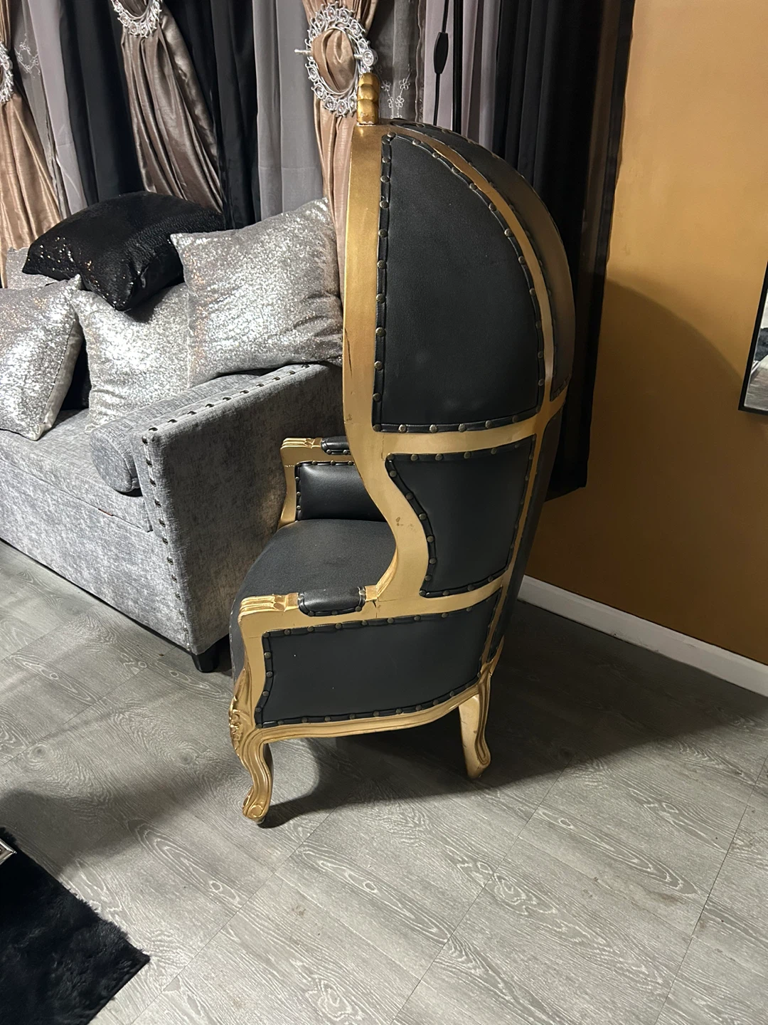 Black and Gold Throne Chair - photo 3