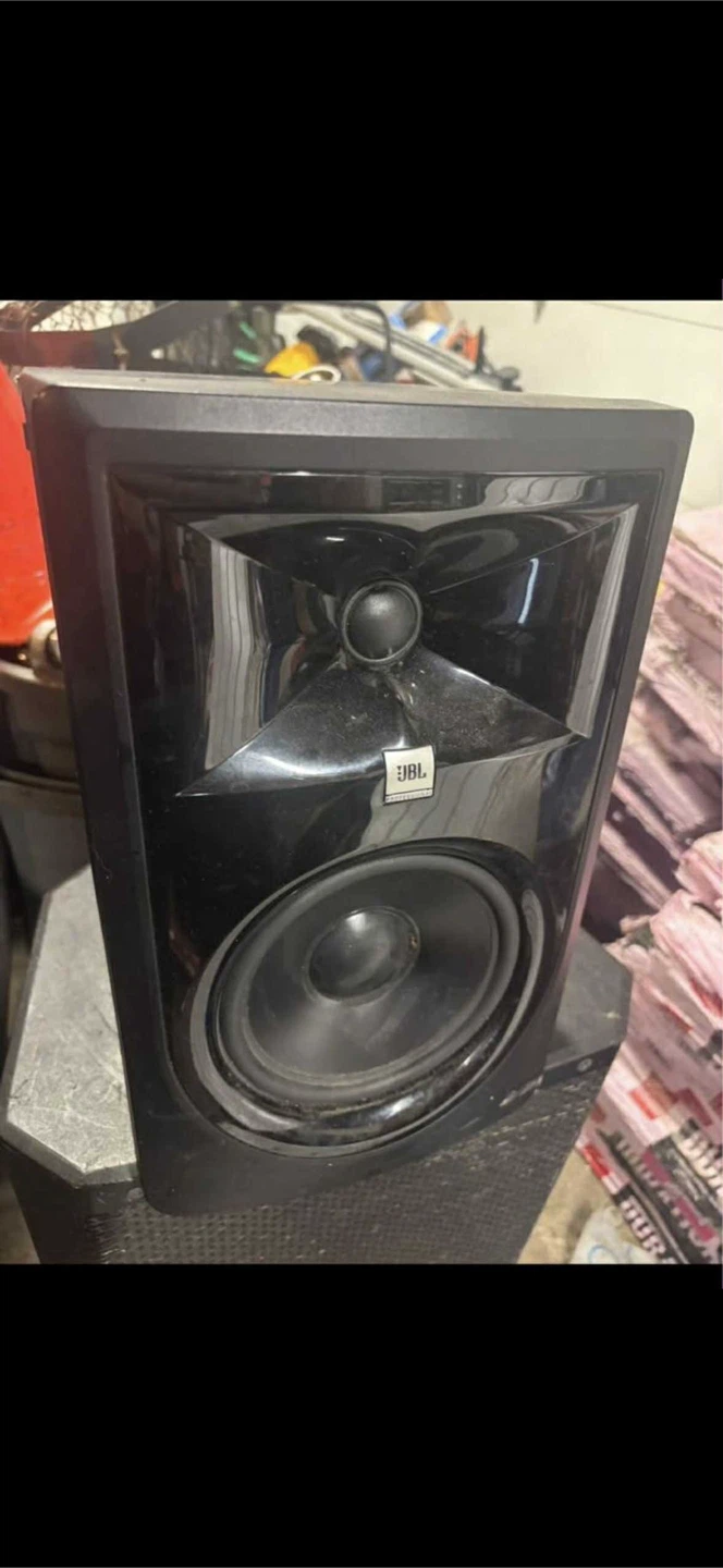 JBL 305P MkII Powered Studio Monitor Speaker