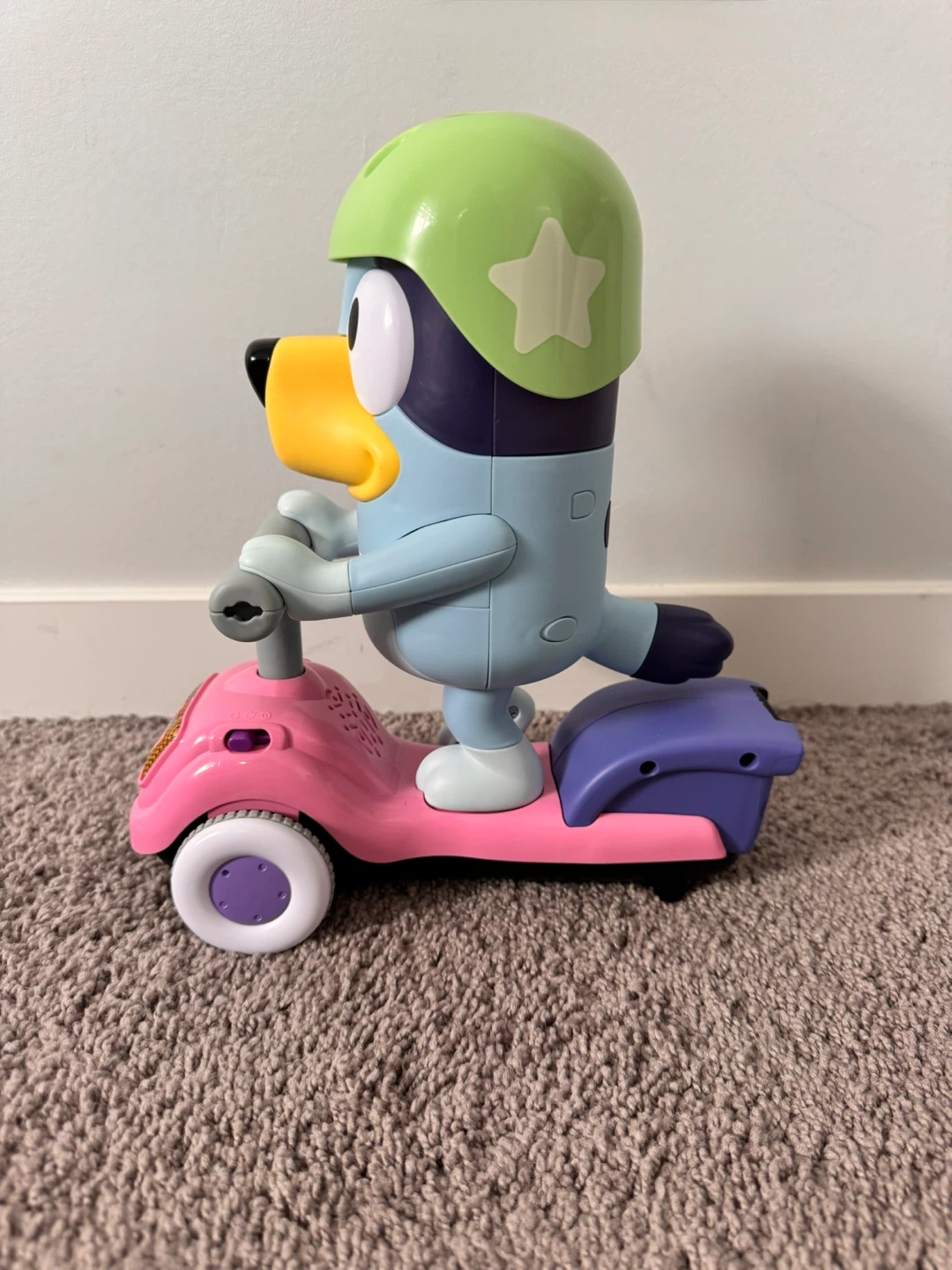 Bluey Ride-On Scooter Toy - photo 2