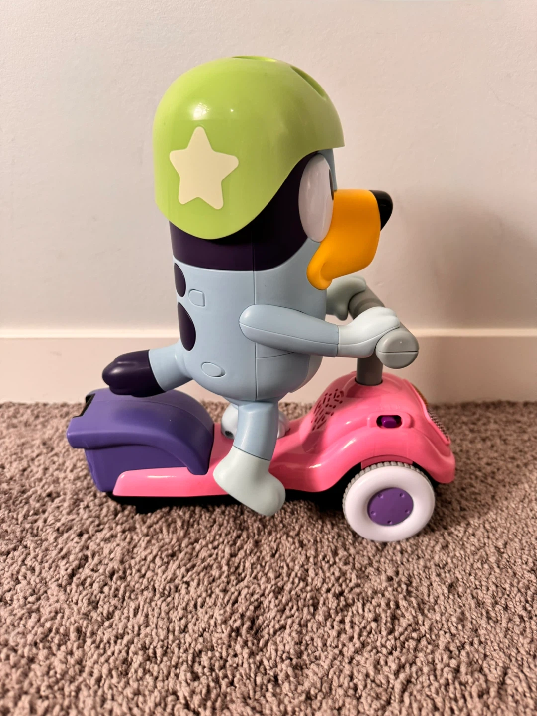 Bluey Ride-On Scooter Toy - photo 3