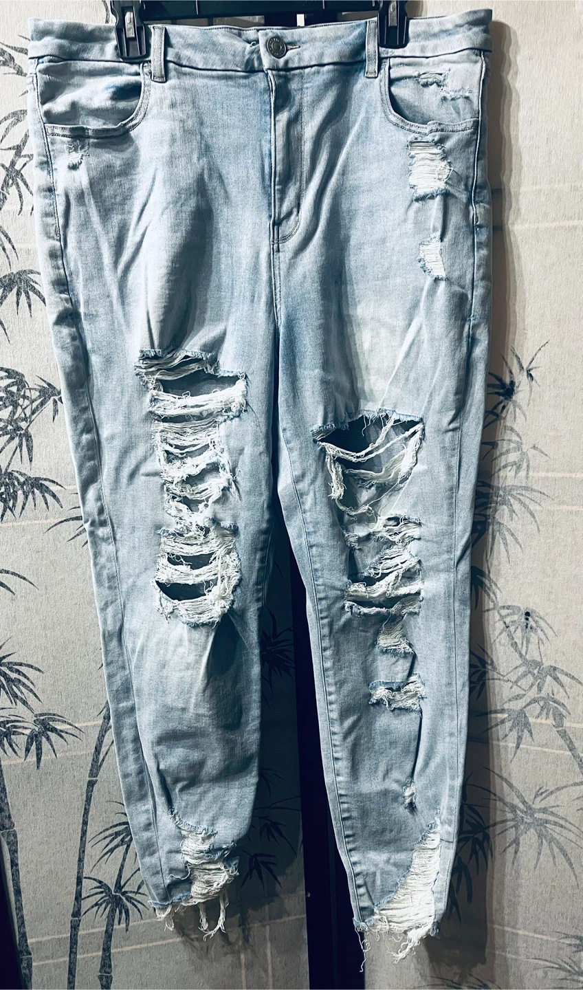 American Eagle Light Wash Ripped Denim Curvy Jeggings  18 long
