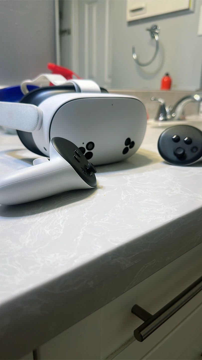 Meta Quest 3s VR Headset - photo 2
