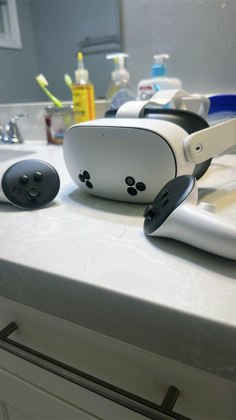 Meta Quest 3s VR Headset