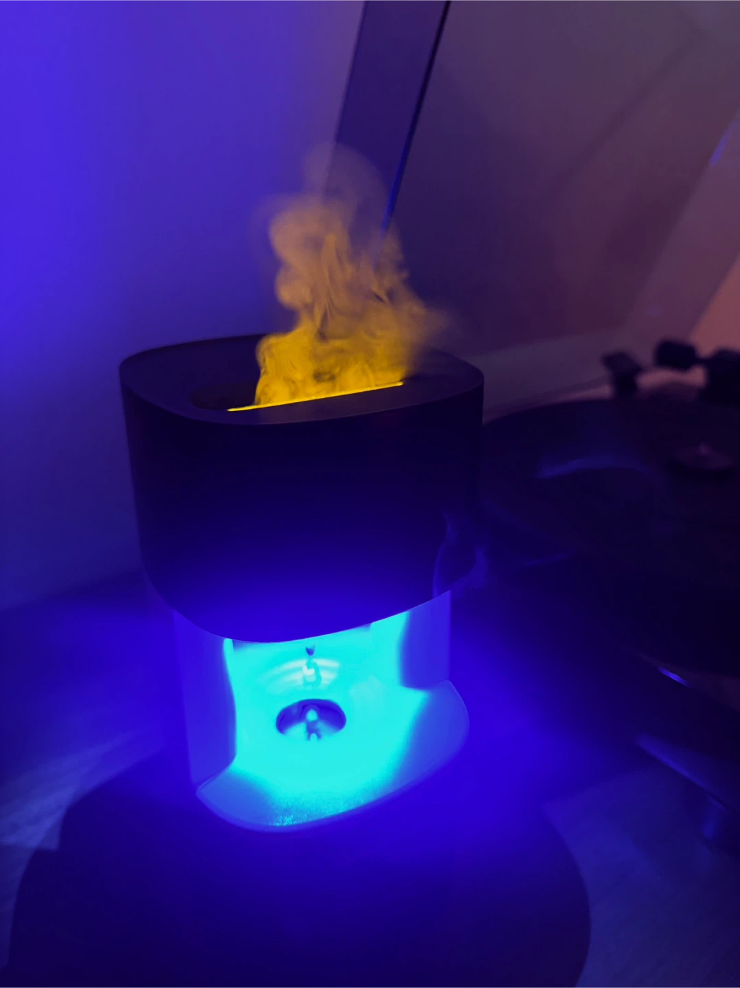 Brookstone Anti-Gravity Flame Ultrasonic Diffuser - photo 3