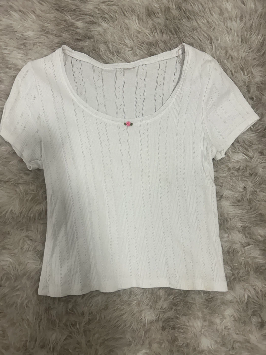 White  Top with Rose Detail Perfect for the spring - photo 2