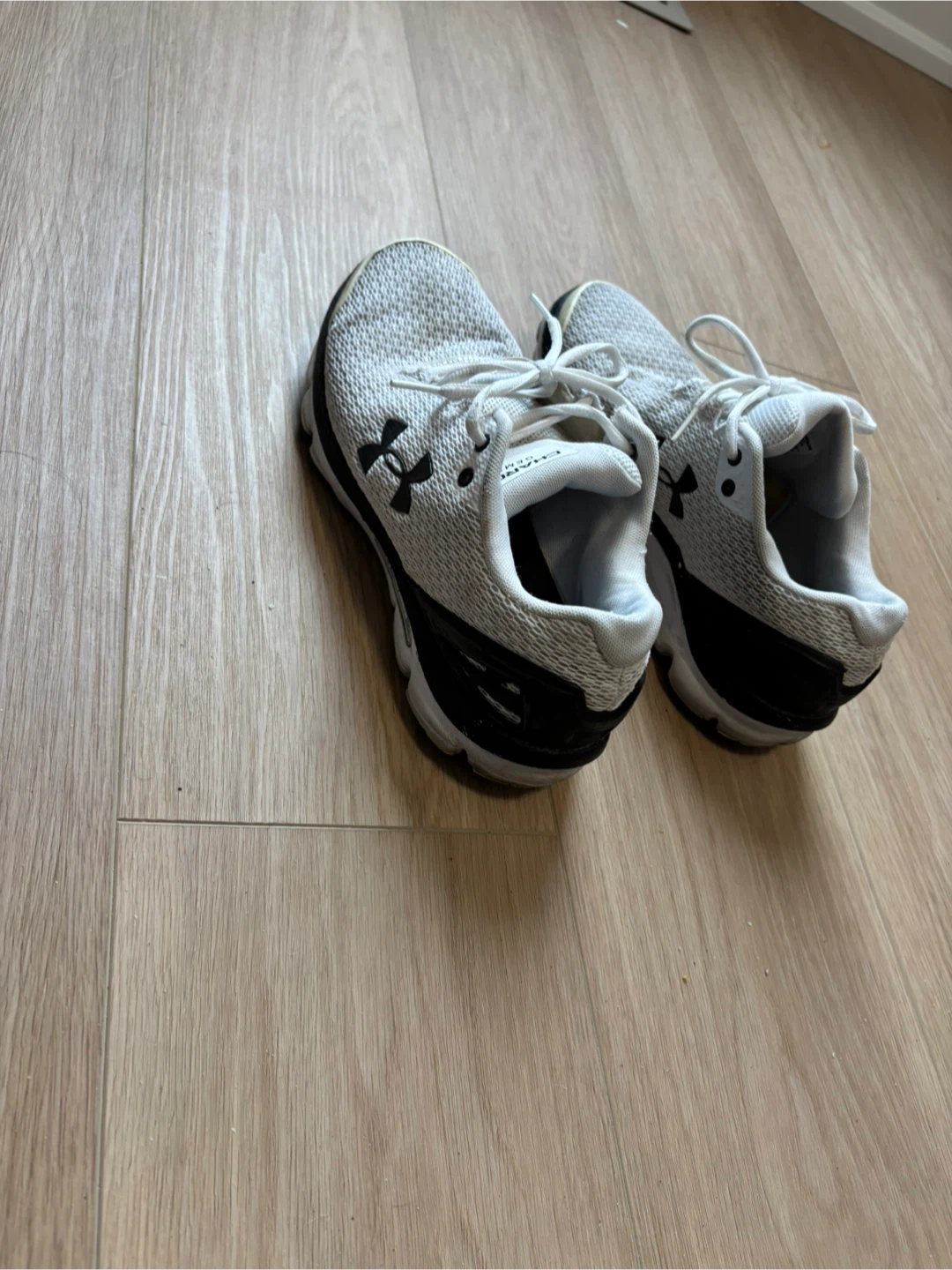 Under Armour  9 Running Shoes - White/Black - Size 8.5 - photo 2