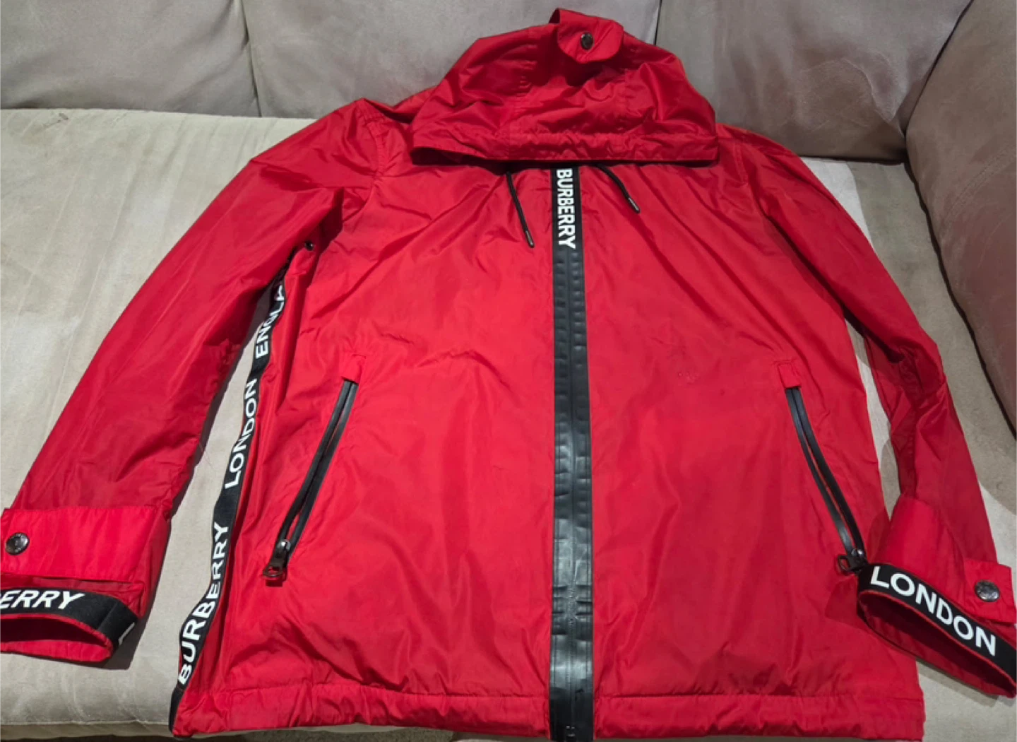 Burberry Red Jacket - photo 3