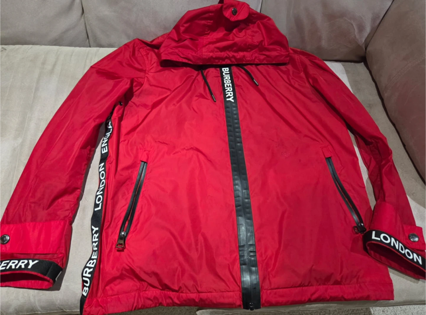 Burberry Red Jacket - photo 2