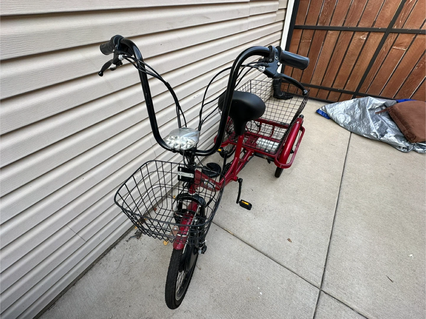 E Wheels Red Electric Tricycle with Basket - photo 2