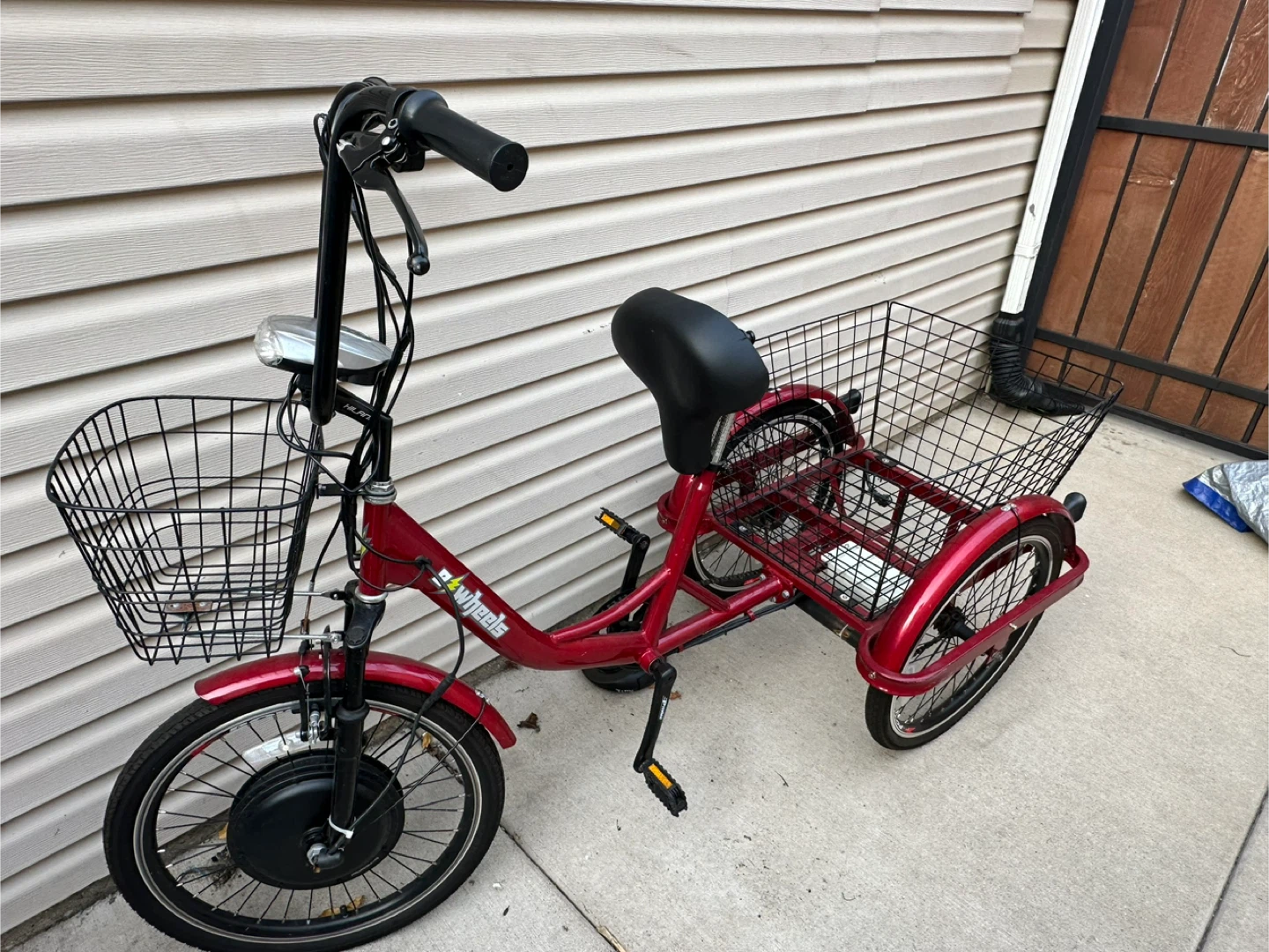 E Wheels Red Electric Tricycle with Basket - photo 3