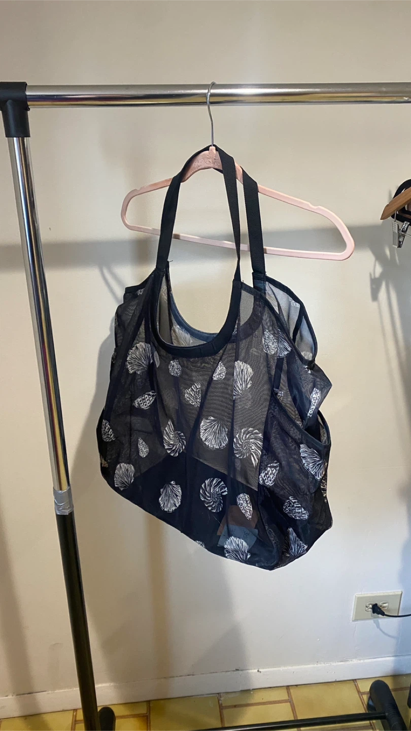 Shade and shore beach bag