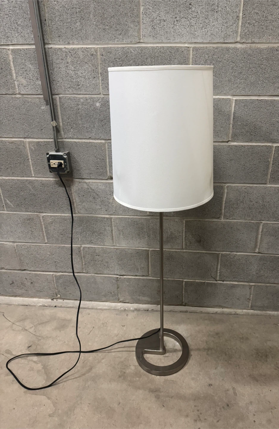 Modern Floor Lamp with White Drum Shade 15$ cash - photo 5