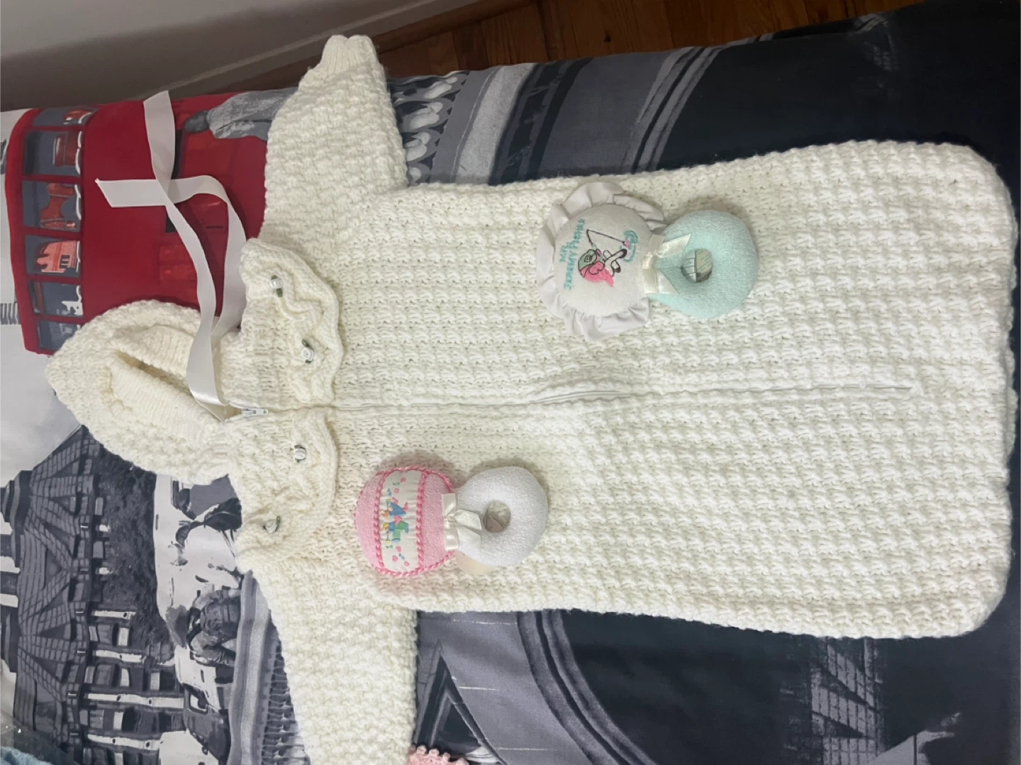 SET Knitted Baby Clothes Set with Bonnet and Rattle - photo 5