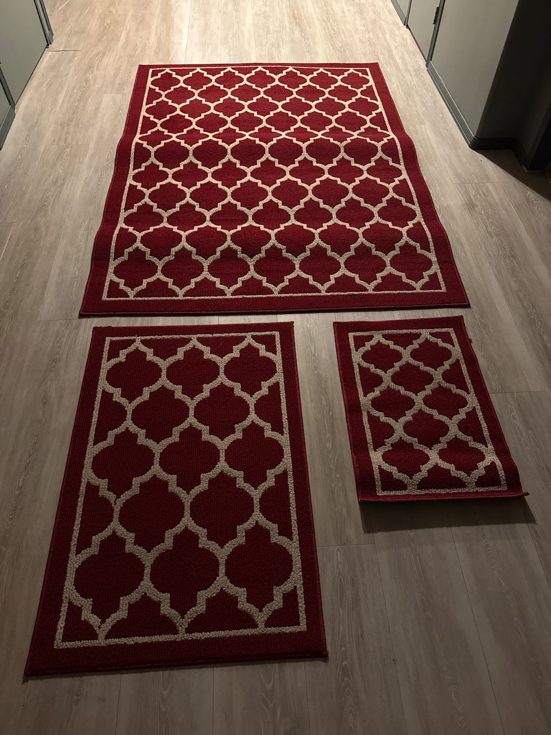 Red and Beige Geometric Pattern Rug Set