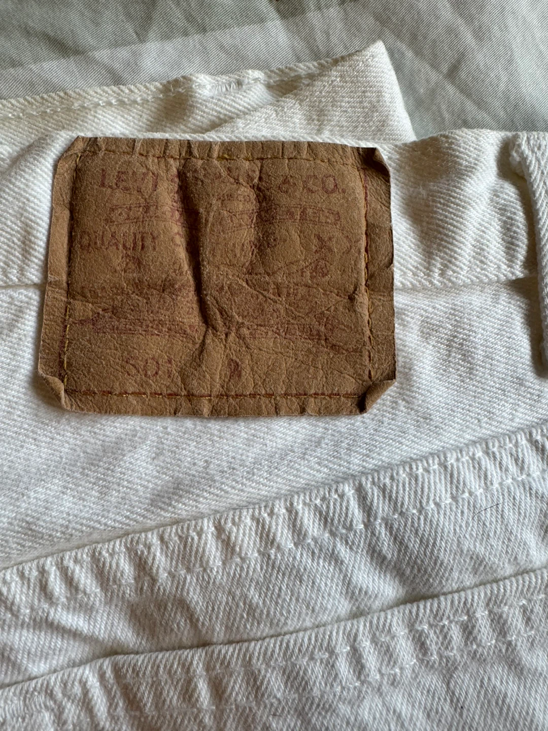 Men’s Vintage Levi 501 White Jeans 34/34