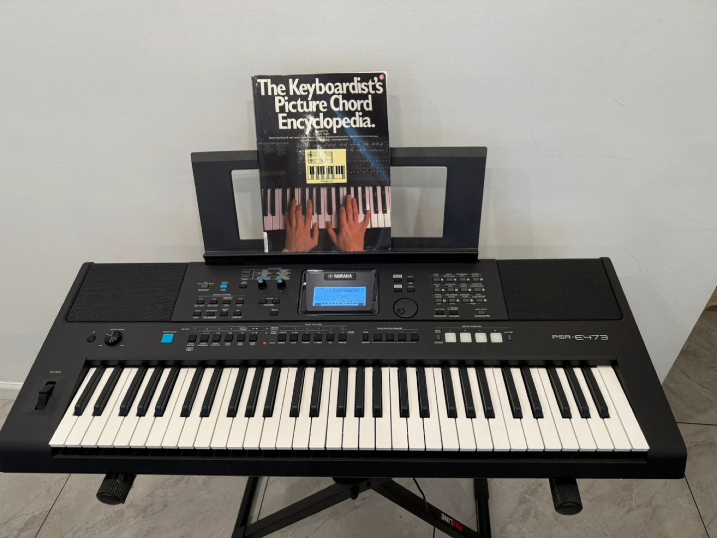 Yamaha PSR-E473 Keyboard with Stand and Gig Bag - photo 2