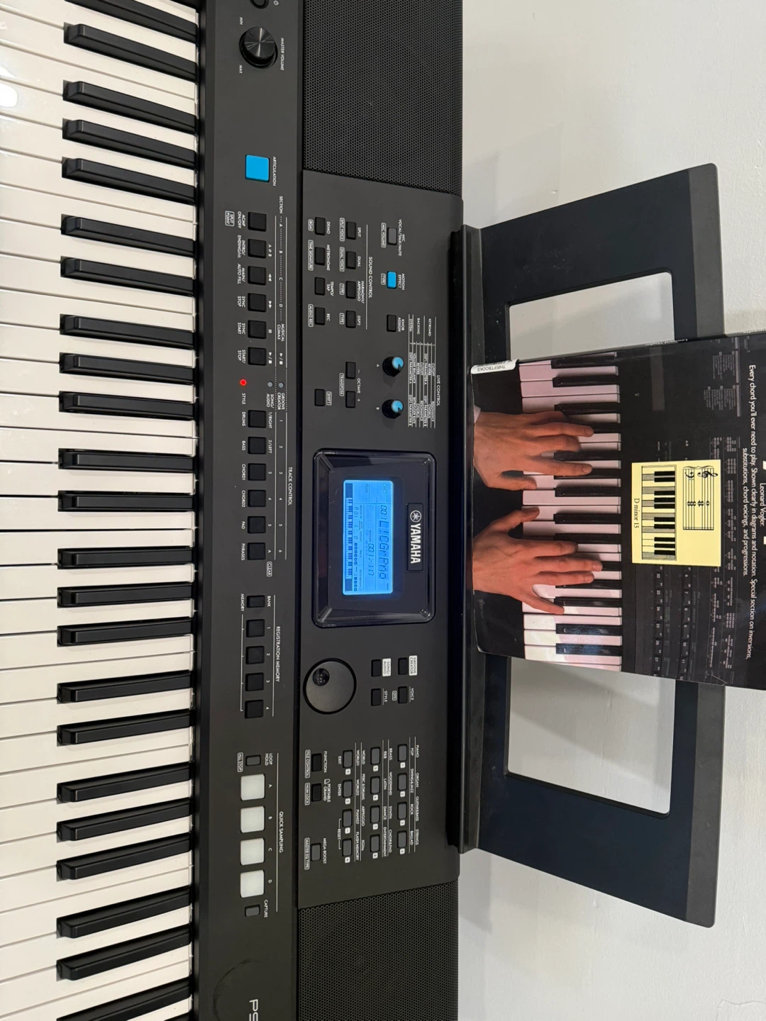 Yamaha PSR-E473 Keyboard with Stand and Gig Bag - photo 4