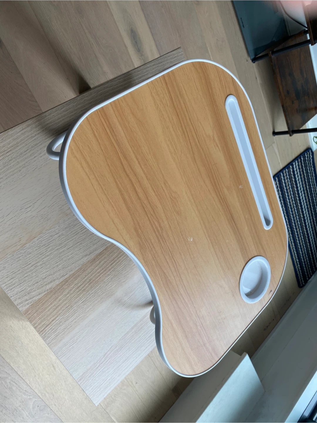Foldable tray