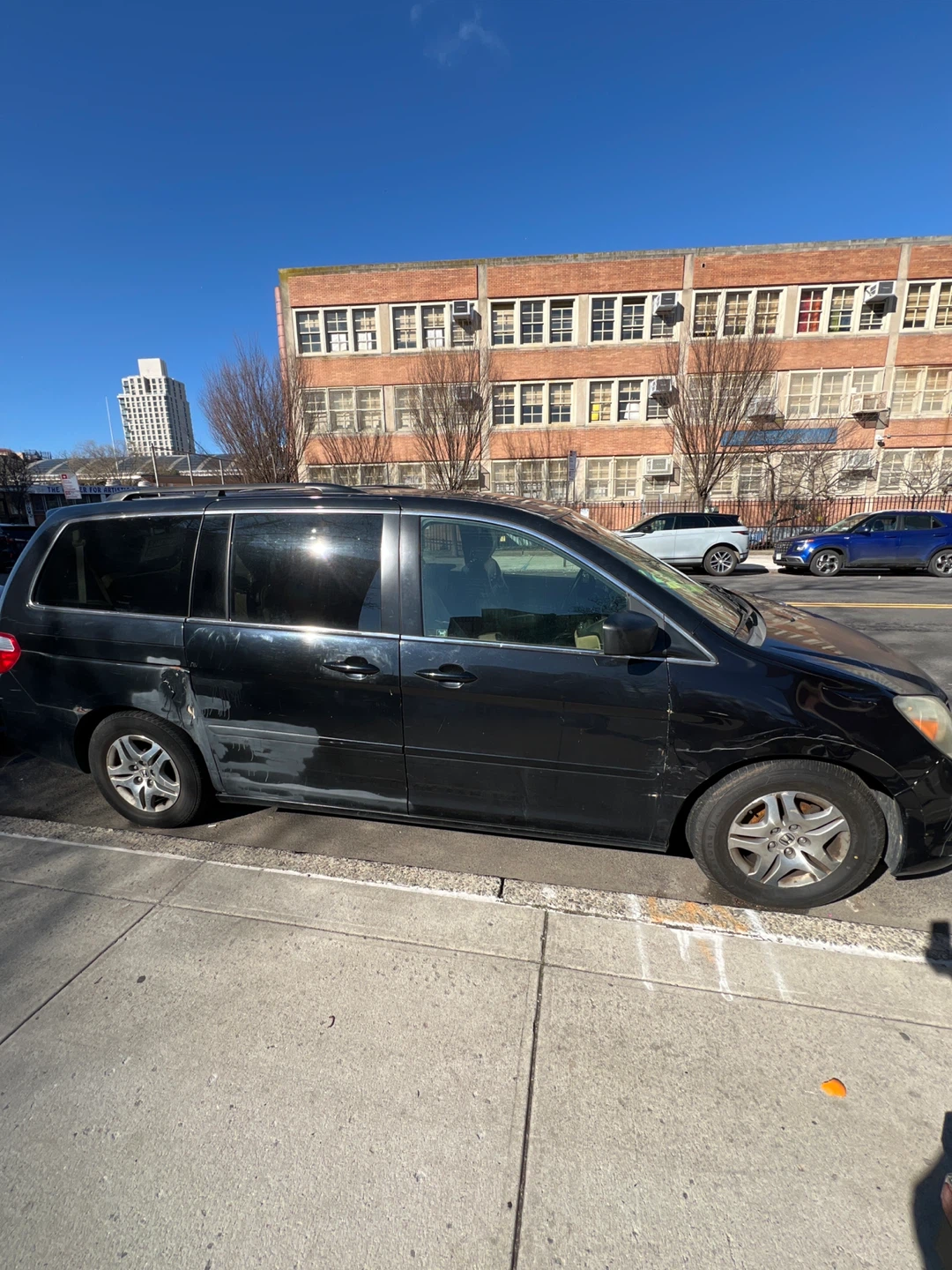 Black 2005 Honda Odyssey Minivan - photo 2