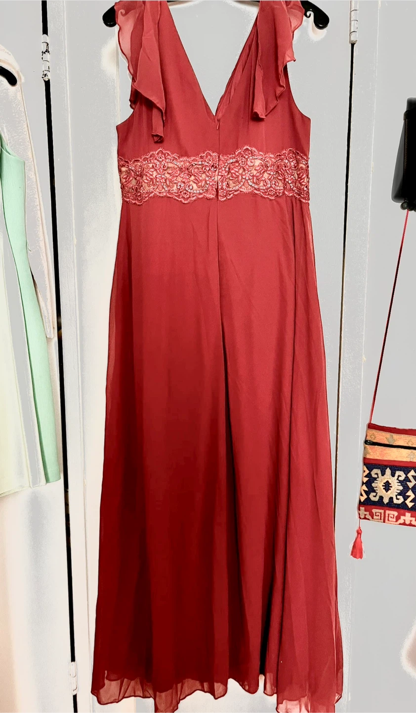Soft Burgundy Chiffon Formal Gown with Lace Embellishment - photo 2