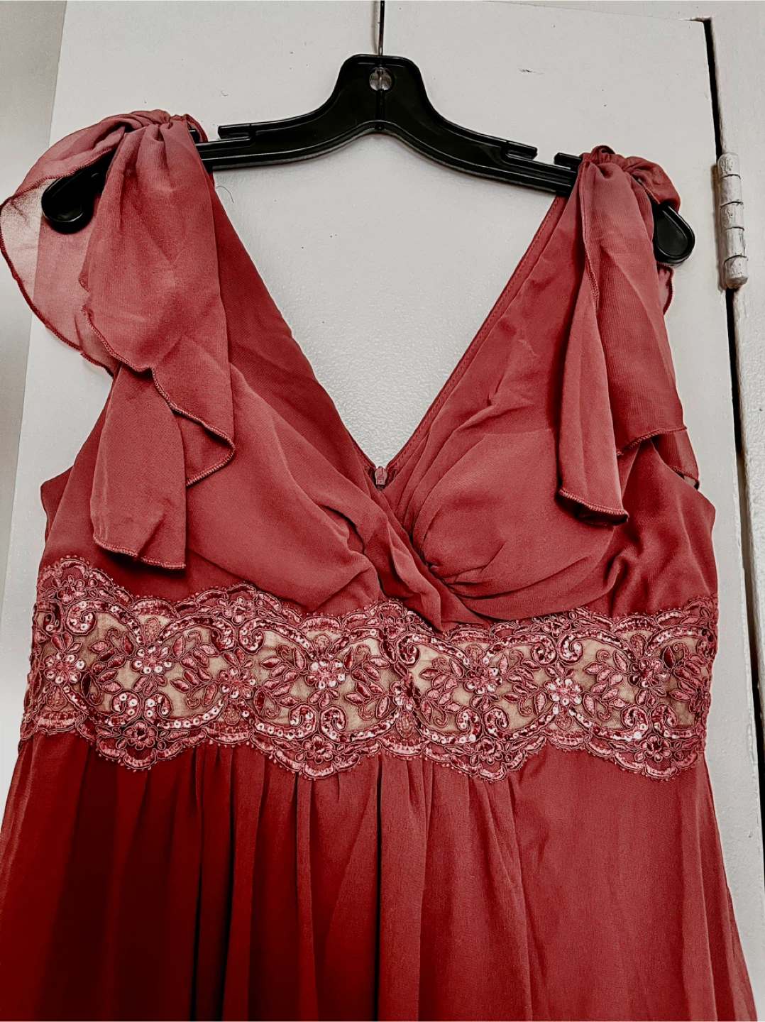 Soft Burgundy Chiffon Formal Gown with Lace Embellishment - photo 4