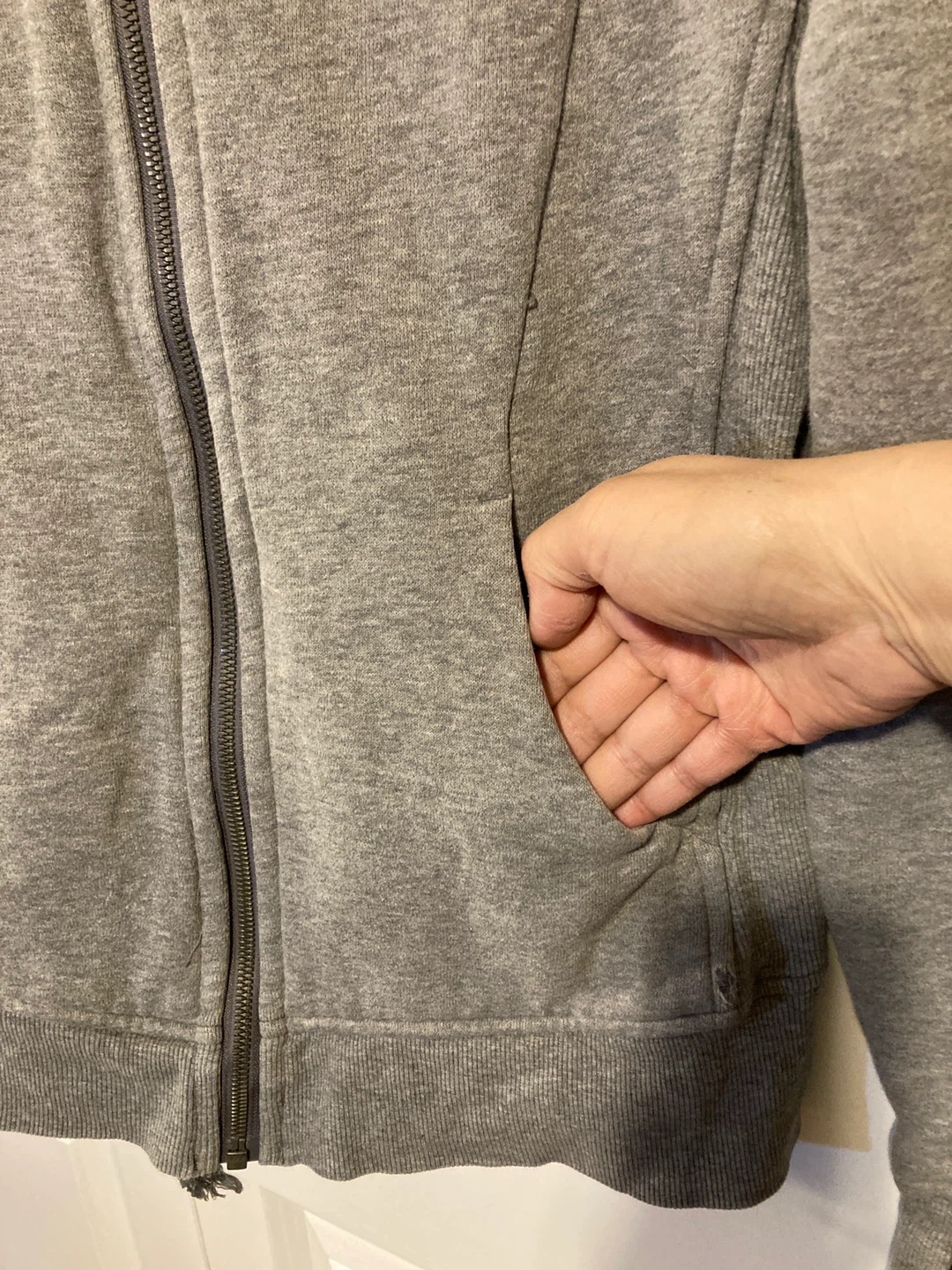 Lululemon Scuba Grey Zip-Up Hoodie with Thumbholes - photo 2
