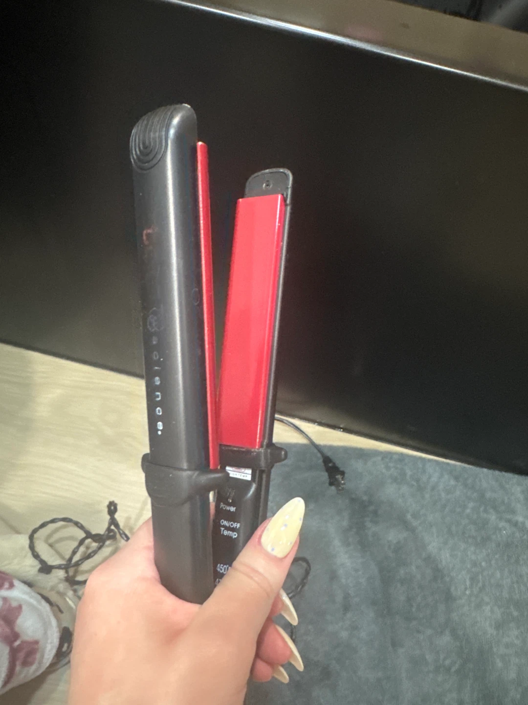 Flat Iron Hair Straightener - photo 2