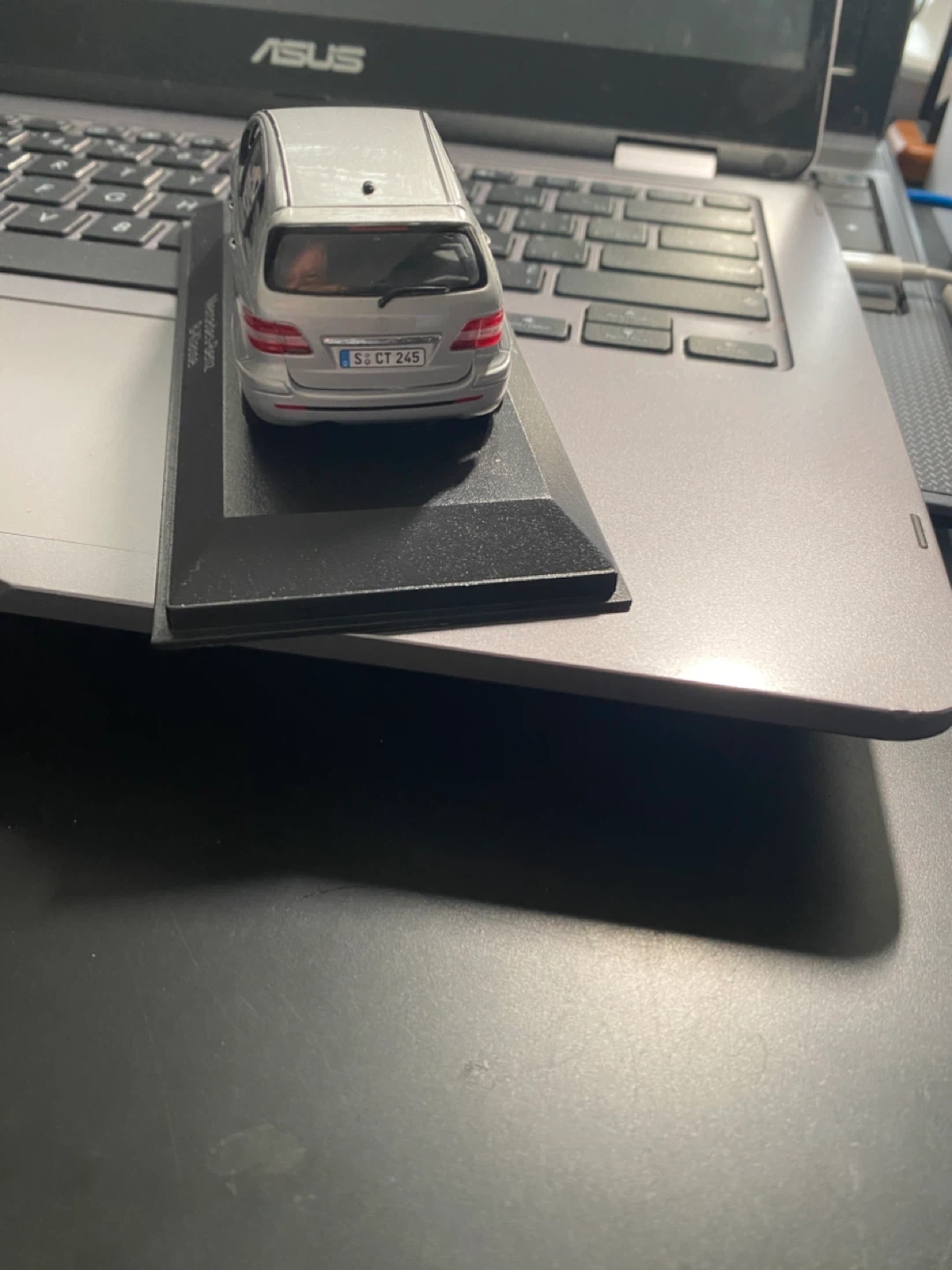 Mercedes-Benz B-Class Model Car - photo 4