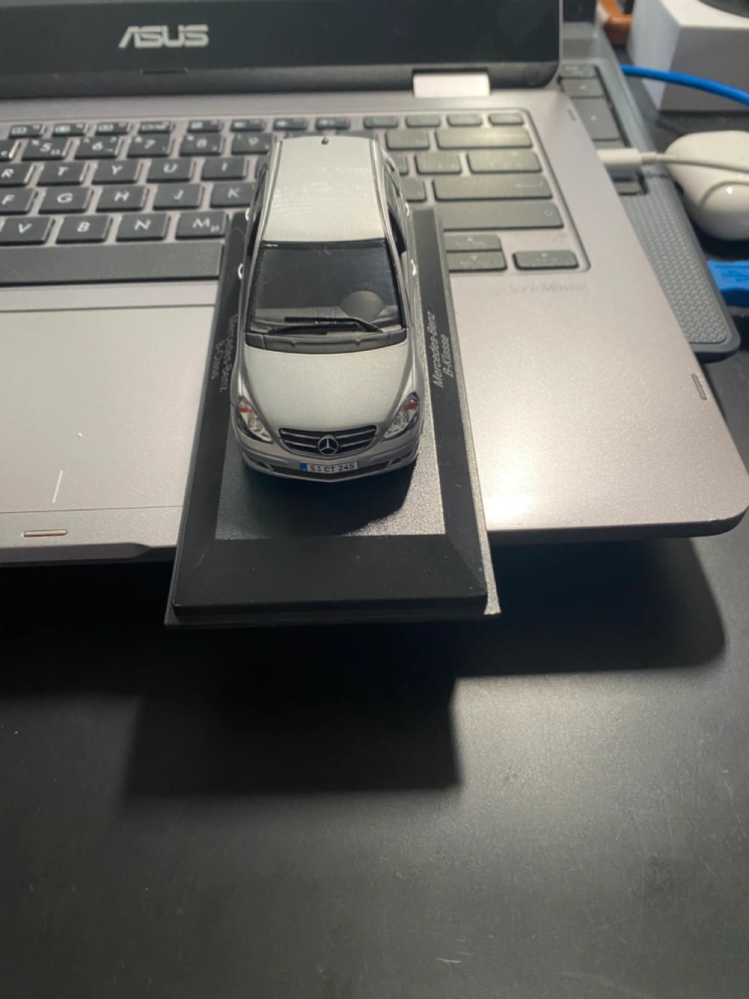 Mercedes-Benz B-Class Model Car - photo 3