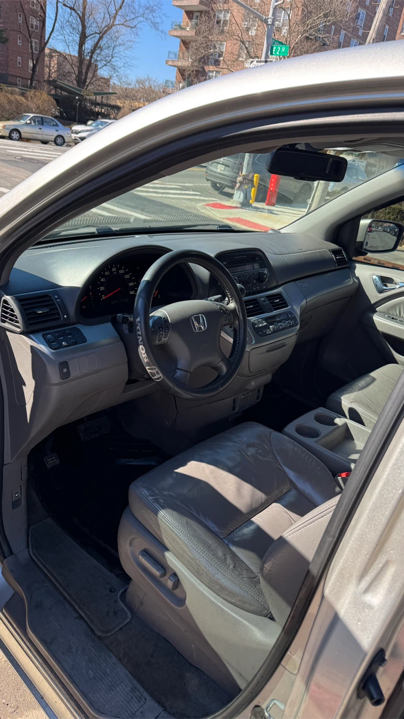 2008 Honda Odyssey - photo 2