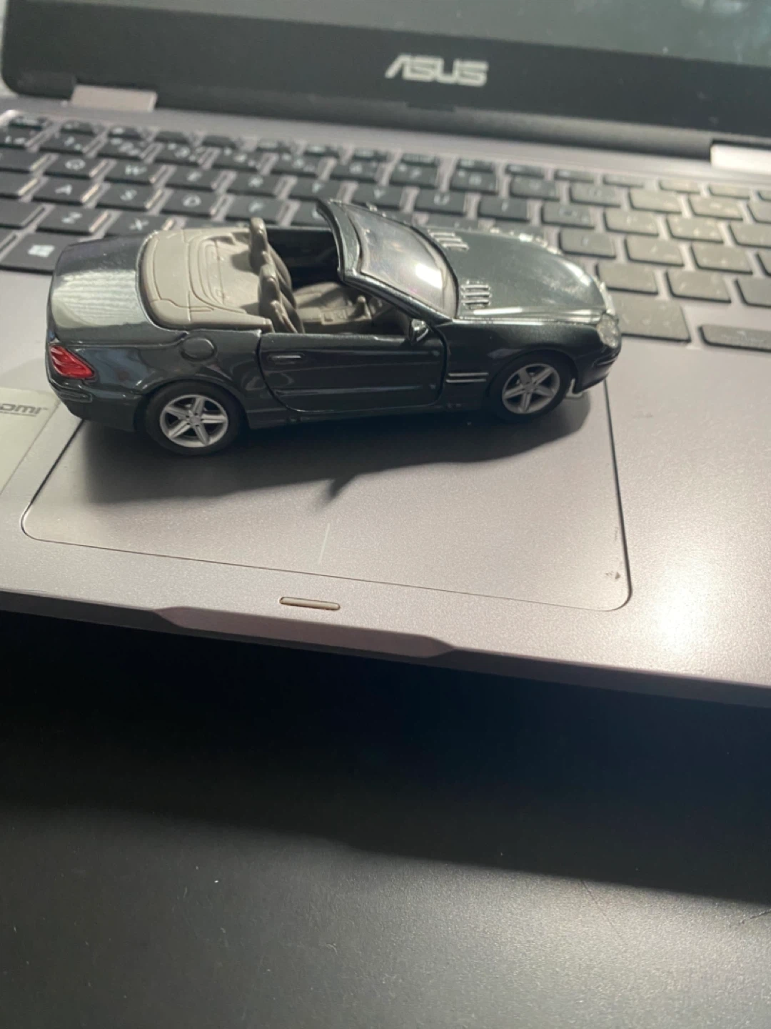 Mercedes-Benz SL 2001 Diecast Car - photo 4