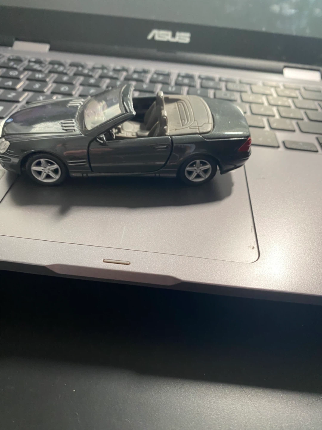 Mercedes-Benz SL 2001 Diecast Car - photo 2