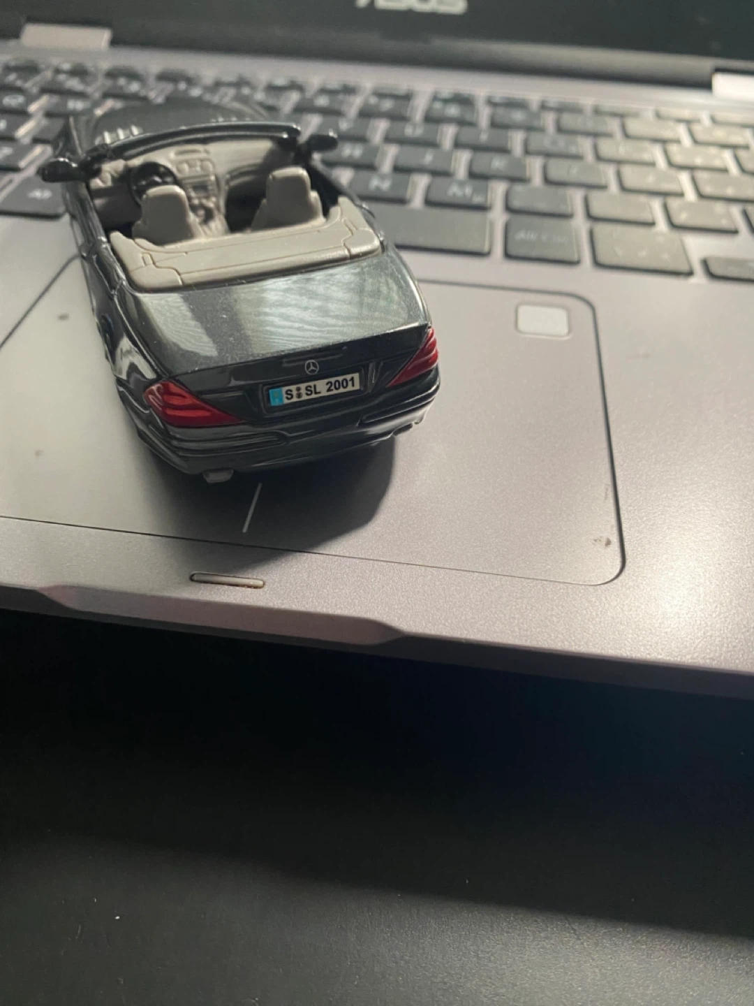 Mercedes-Benz SL 2001 Diecast Car - photo 3