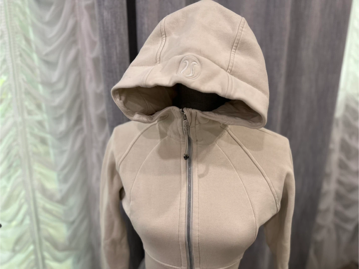 Lululemon Beige Cropped Zip-Up Hoodie - photo 2