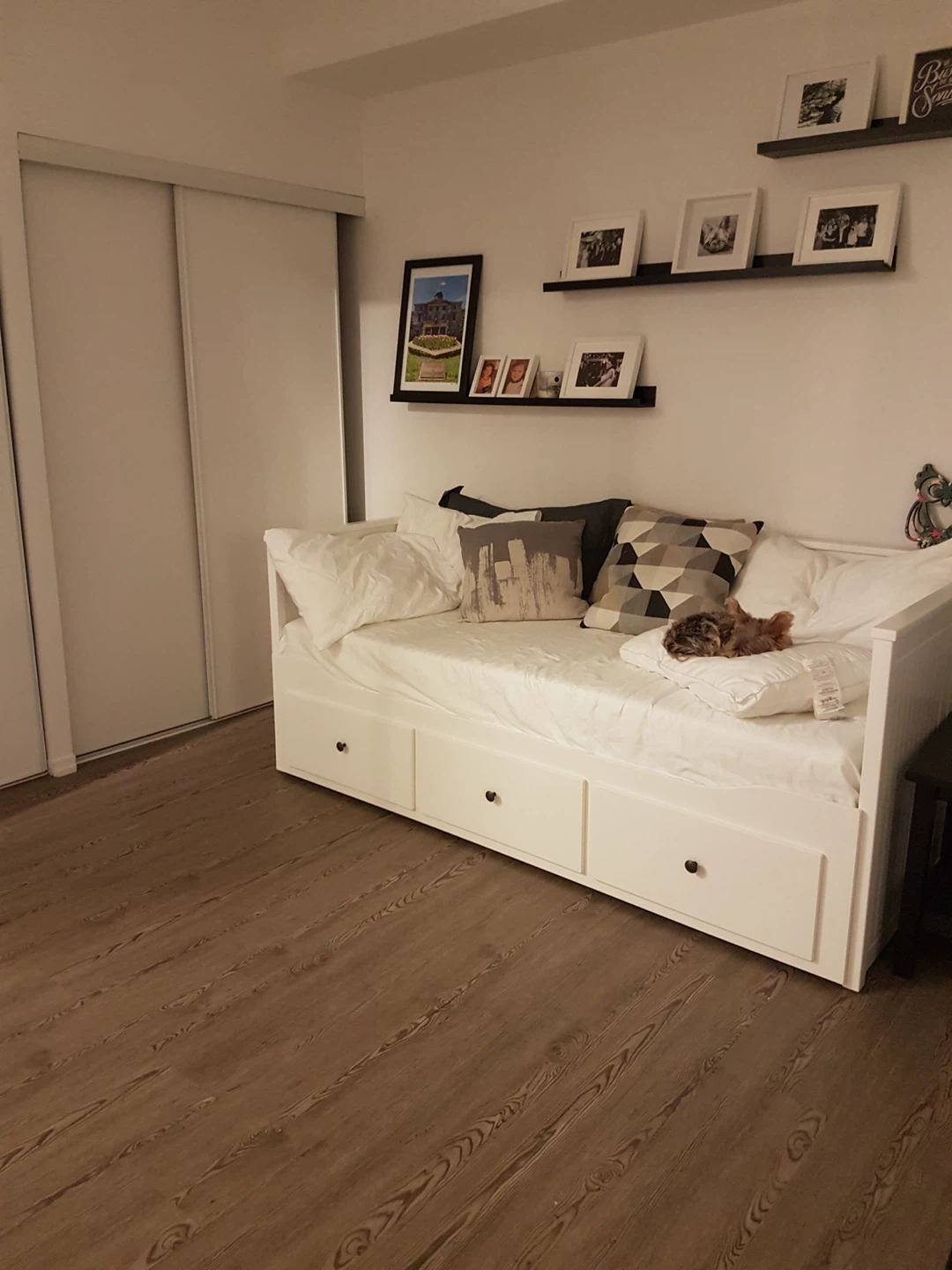 White Daybed with Storage Drawers