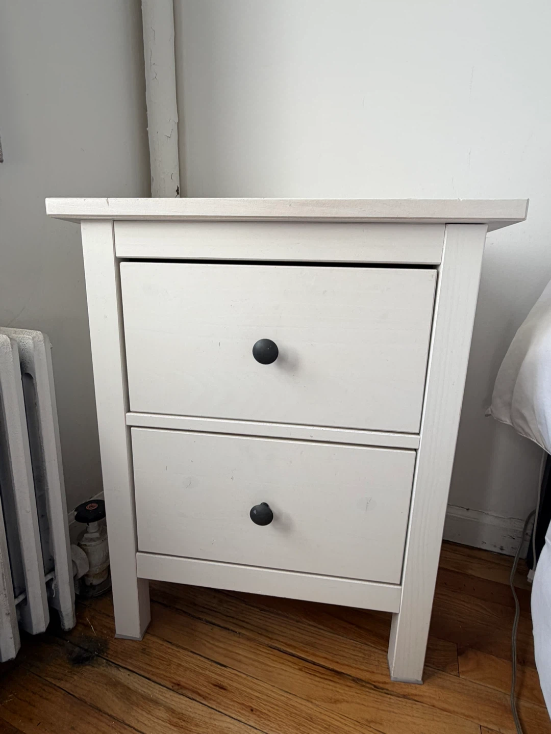 White 2-Drawer Nightstand
