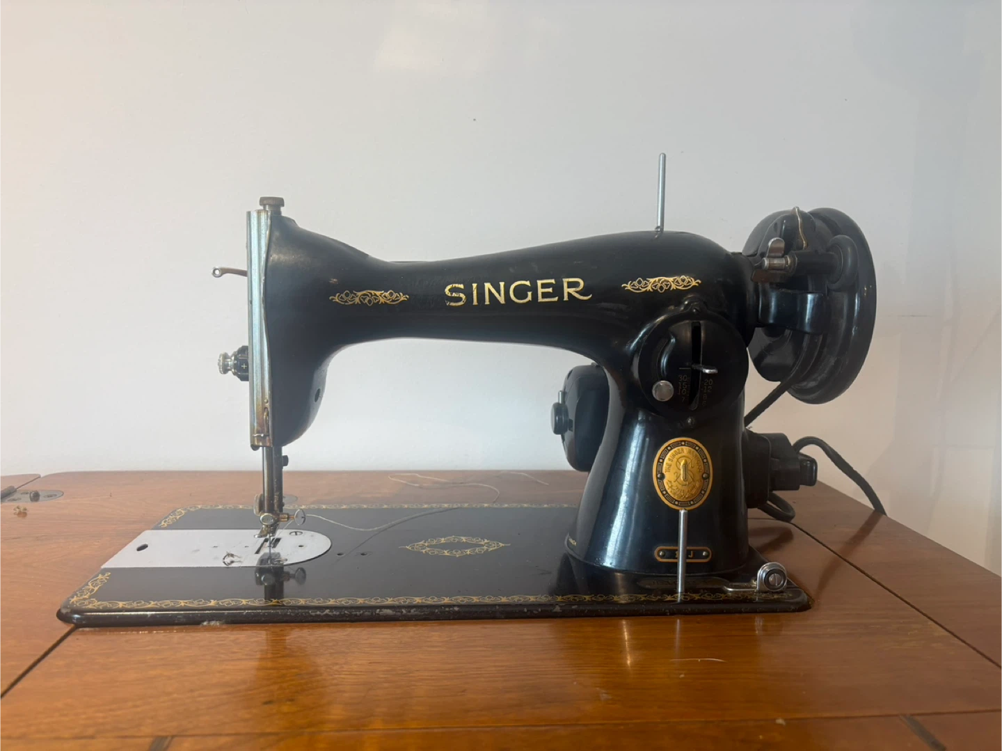 Vintage Singer Sewing Machine - photo 4