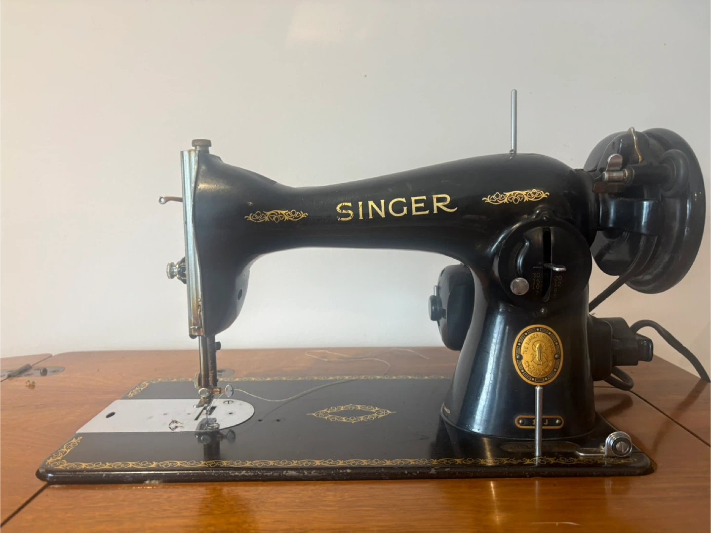 Vintage Singer Sewing Machine - photo 3