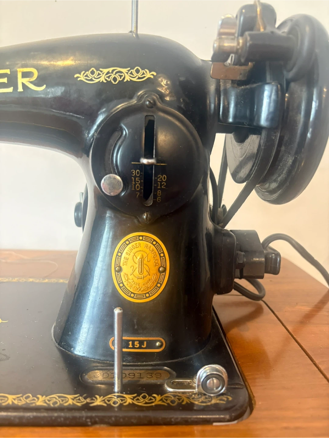 Vintage Singer Sewing Machine - photo 5