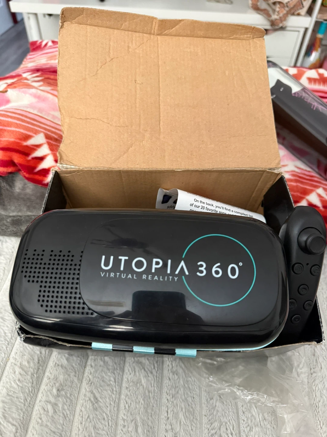 Utopia 360 Virtual Reality Headset with Controller