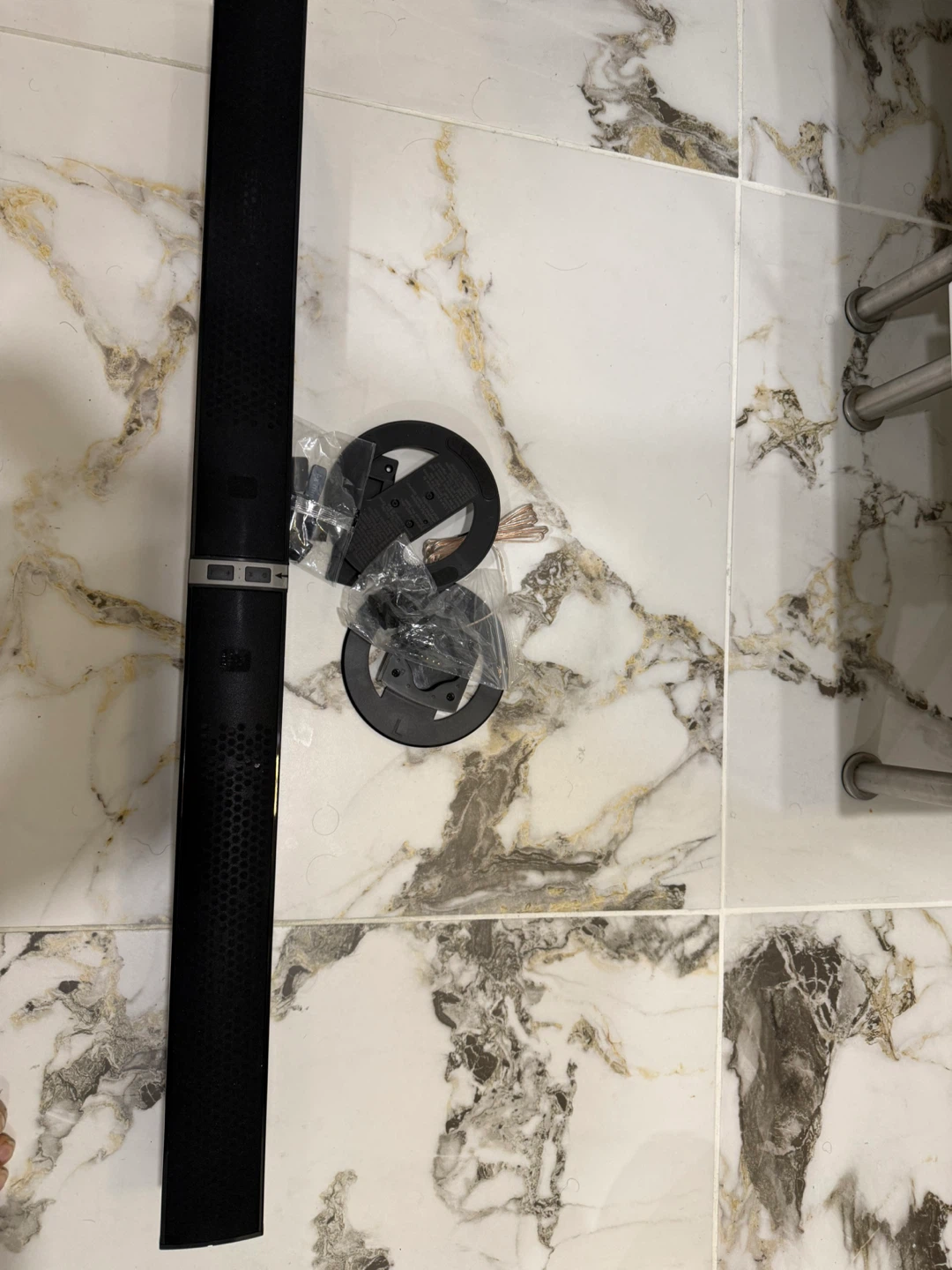 🔥 MOVING OUT SALE – Soundbar w/ Speakers & Accessories! - photo 2