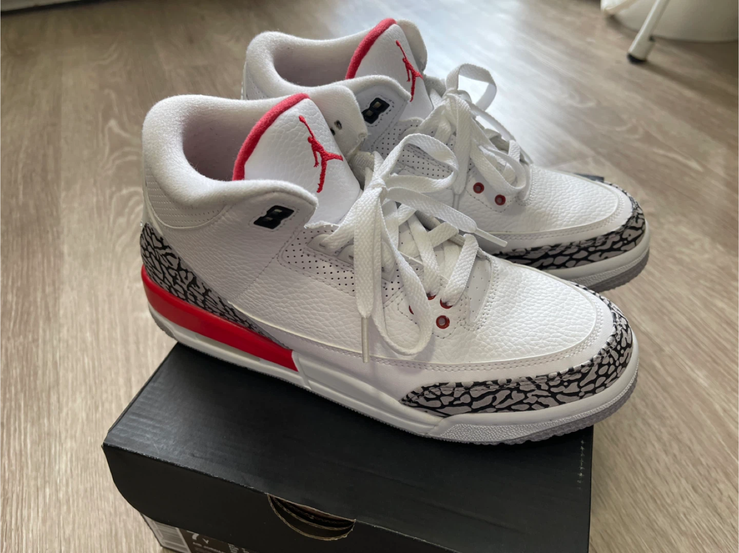 Air Jordan 3 Retro (White/Red) - photo 2