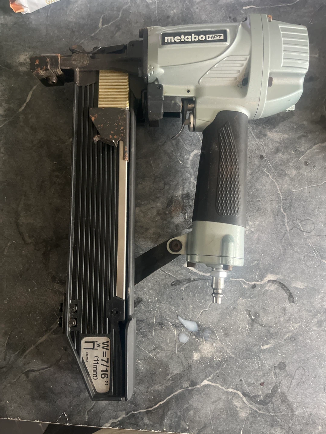 Metabo HPT Pneumatic Brad Nailer