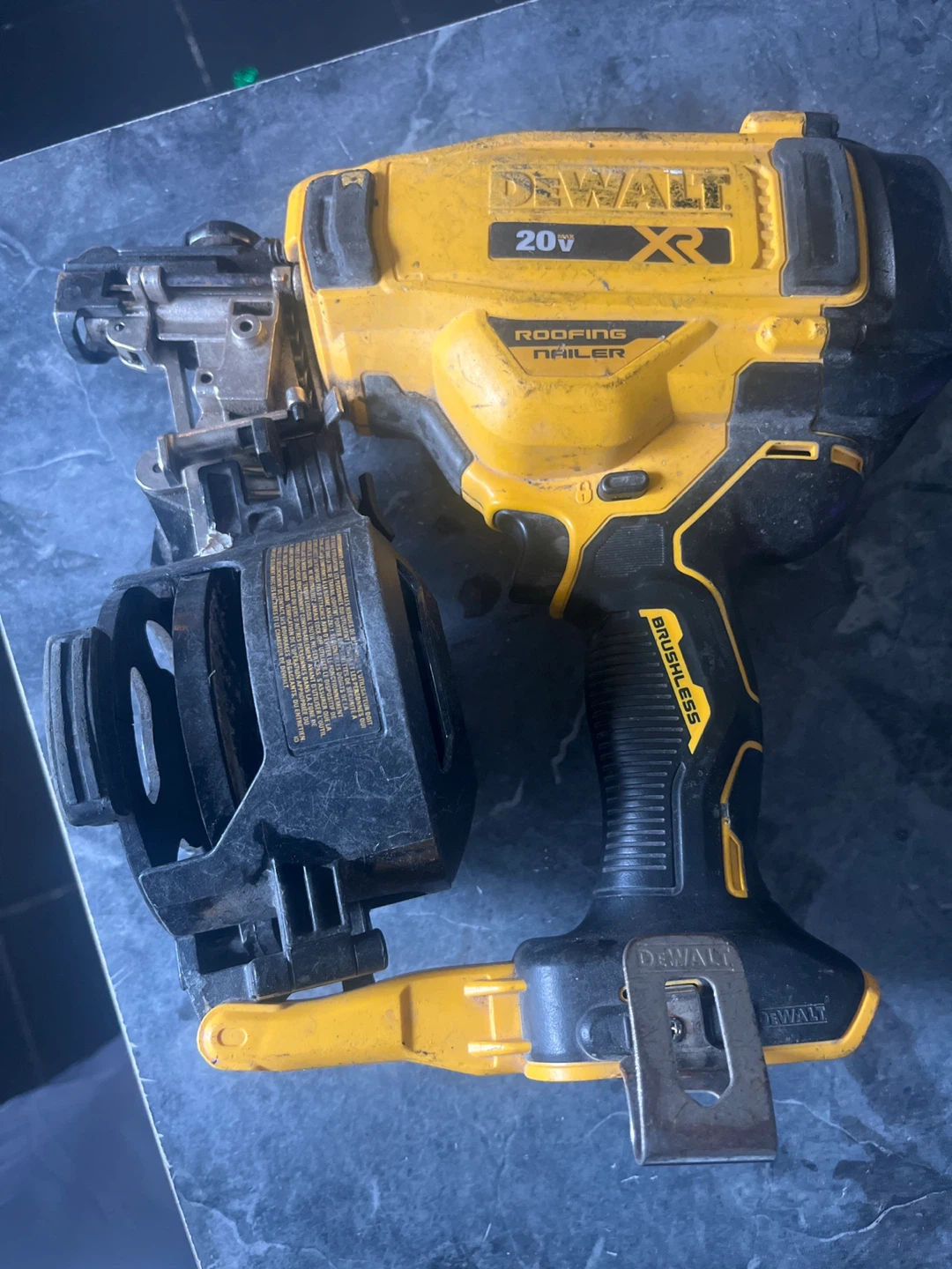 DEWALT 20V XR Brushless Roofing Nailer