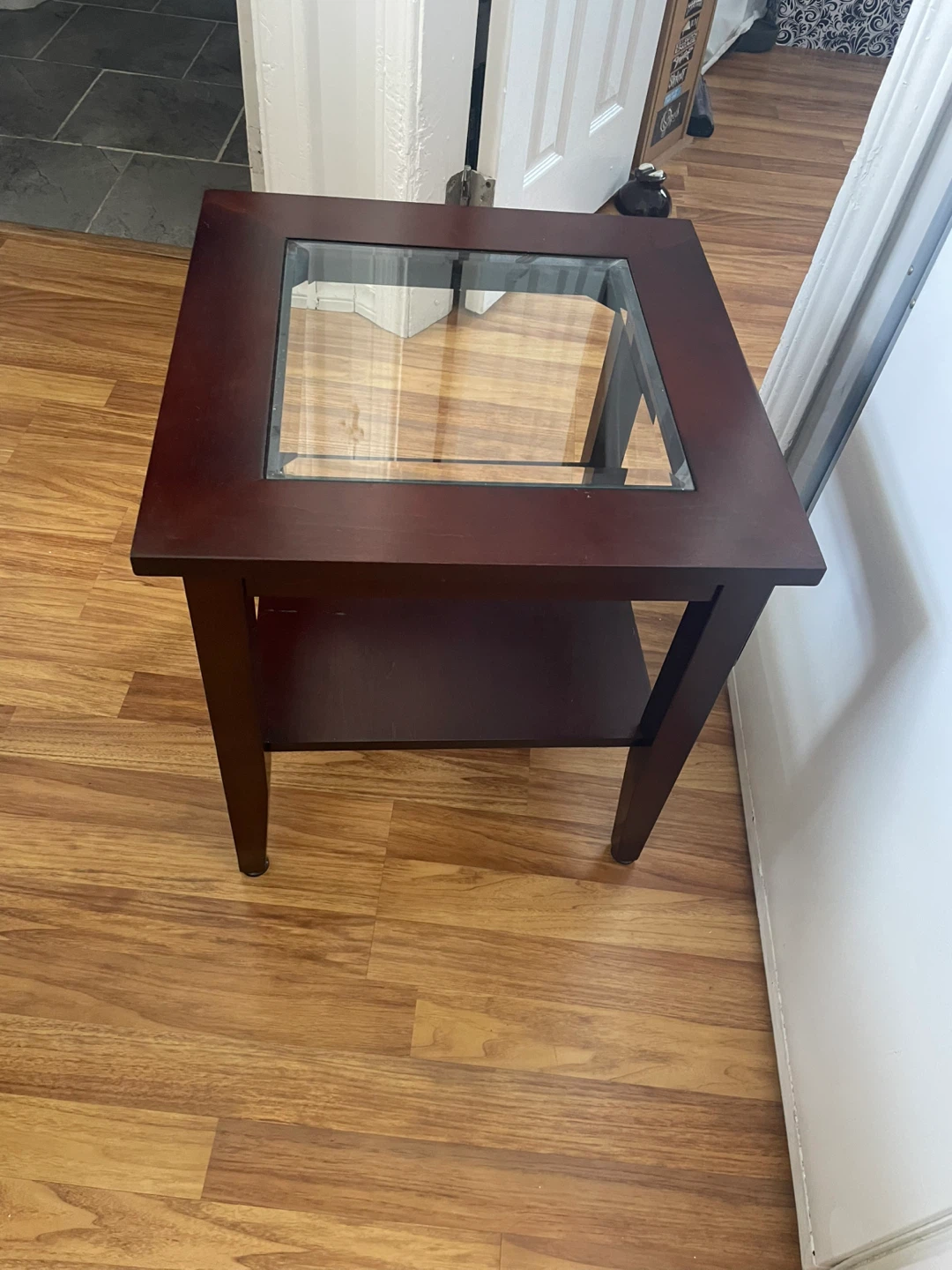 🌱End Table with Glass Top🌱